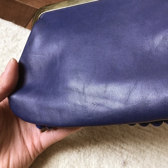 Blue beaded bag with gold tone kiss lock closure - Picture 15 of 15